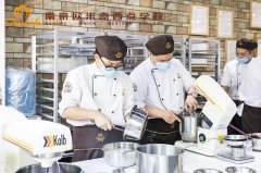 想学烘焙该怎么选学校？南京哪家烘焙培训学校比较好？